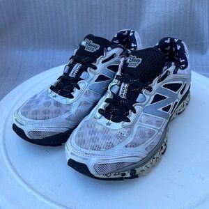 New Balance x Disney Women's 860 V5 2015 Minnie Mouse Shoes W860DIS5